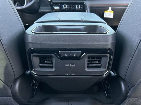 Used 2025 GMC Sierra 1500 AT4 w/ Technology Package AWD/4WD image 21