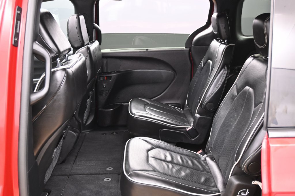 Used 2025 Chrysler Pacifica Limited FWD image 31