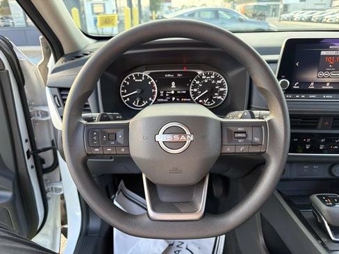 Used 2025 Nissan Rogue S AWD/4WD image 22