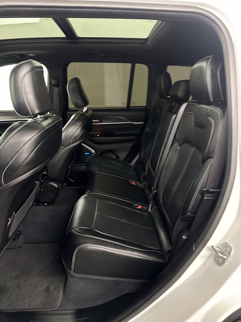 Used 2023 Jeep Grand Cherokee Overland AWD/4WD image 27