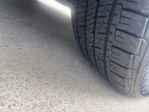 Used 2022 Toyota Corolla LE image 5