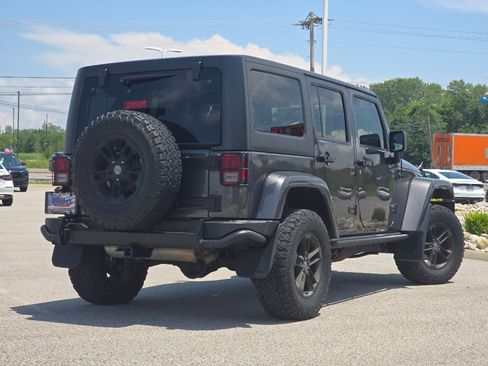 Used 2017 Jeep Wrangler Unlimited Sahara AWD/4WD image 8