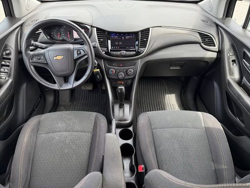 Used 2020 Chevrolet Trax LS w/ Tint and Cruise Package FWD image 12
