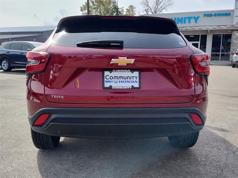 Used 2025 Chevrolet Trax LS image 7