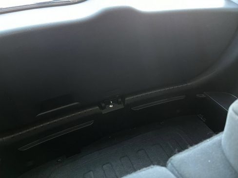 Used 2025 Kia Soul LX w/ LX Technology Package FWD image 32