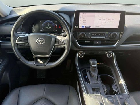 Used 2024 Toyota Grand Highlander XLE image 26