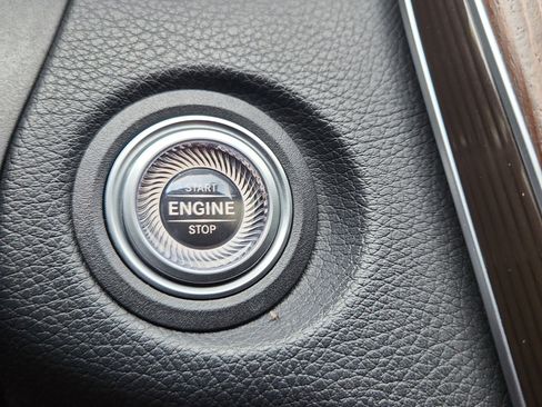 Used 2020 Mercedes-Benz C 300 Sedan image 29