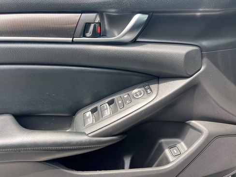 Used 2018 Honda Accord Sport image 10