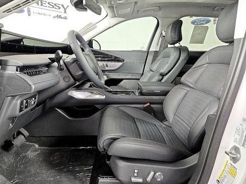 Used 2026 Lincoln Nautilus Reserve AWD/4WD image 12