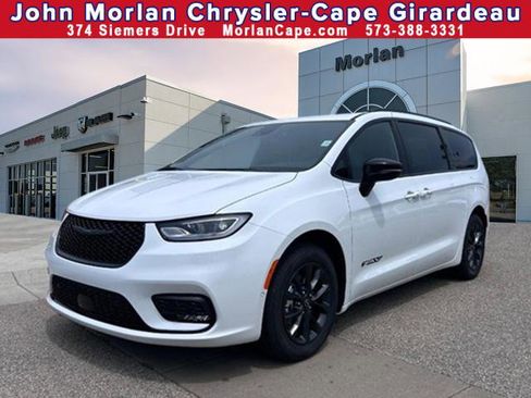 Used 2025 Chrysler Pacifica Select w/ Fav Edition Package image 1