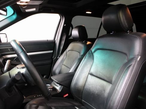 Used 2016 Ford Explorer XLT w/ Equipment Group 202A image 12