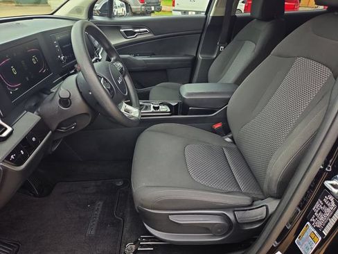 Used 2025 Kia Sportage LX FWD image 13