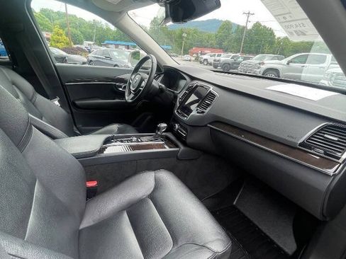 Used 2018 Volvo XC90 T6 Momentum w/ Momentum Plus Package AWD/4WD image 14