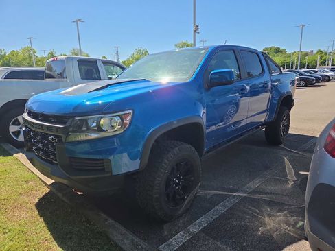 Used 2022 Chevrolet Colorado ZR2 w/ ZR2 Dusk Special Edition AWD/4WD image 9