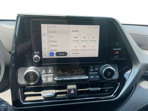Used 2023 Toyota Highlander LE AWD/4WD image 21