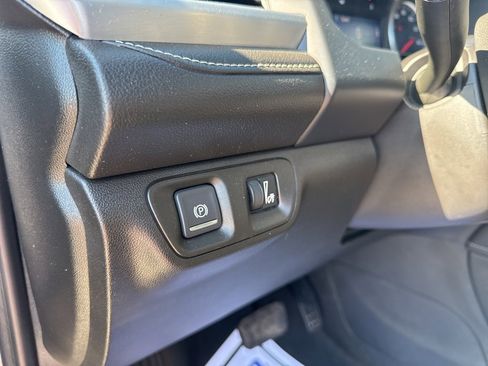 Used 2022 GMC Acadia SLE w/ Driver Convenience Package image 20