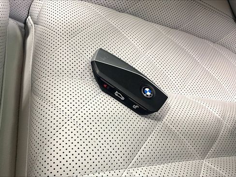 Used 2026 BMW X5 sDrive40i w/ Executive Package RWD image 10