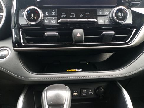 Used 2023 Toyota Highlander XLE image 20