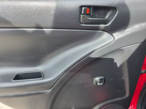 Used 2004 Toyota Matrix FWD image 23