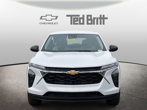 New 2026 Chevrolet Trax LS w/ Driver Confidence Package image 2