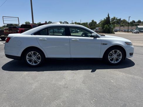 Used 2017 Ford Taurus SEL image 8