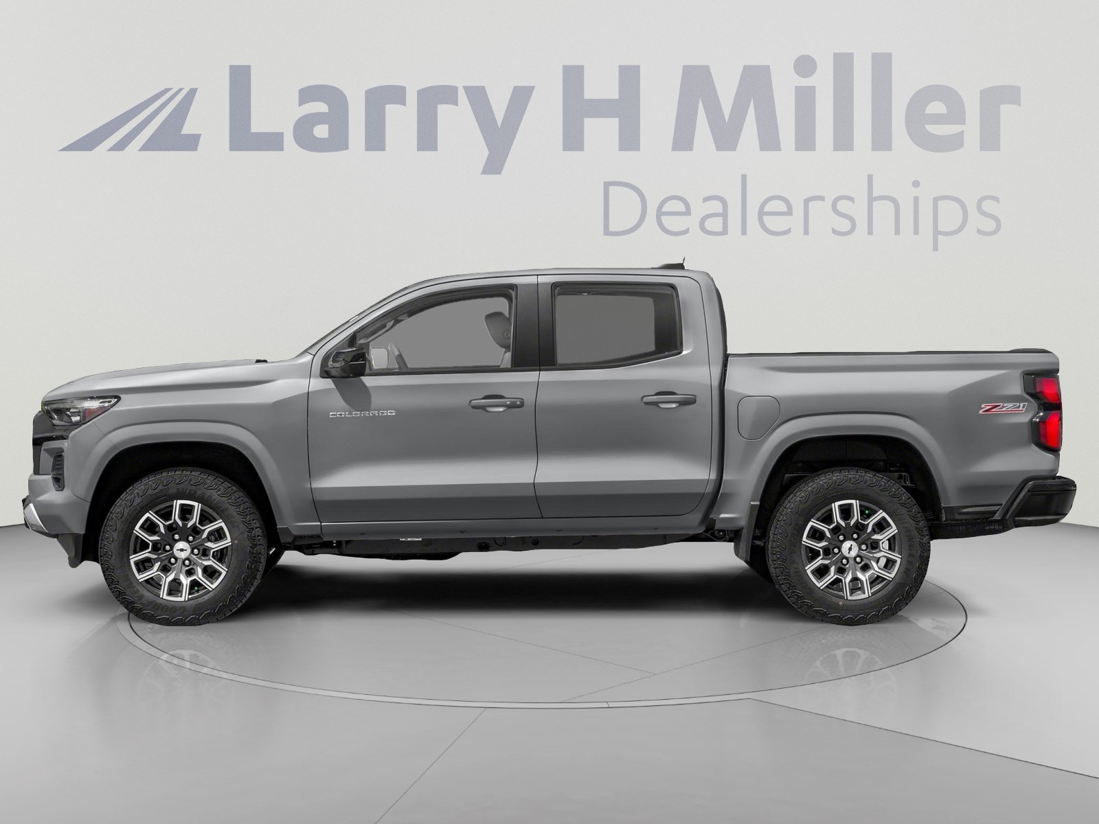 Used 2023 Chevrolet Colorado Z71 w/ Advanced Trailering Package AWD/4WD image 3