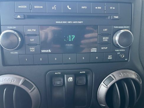 Used 2018 Jeep Wrangler Sport AWD/4WD image 17