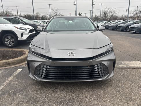 Used 2025 Toyota Camry XLE image 2