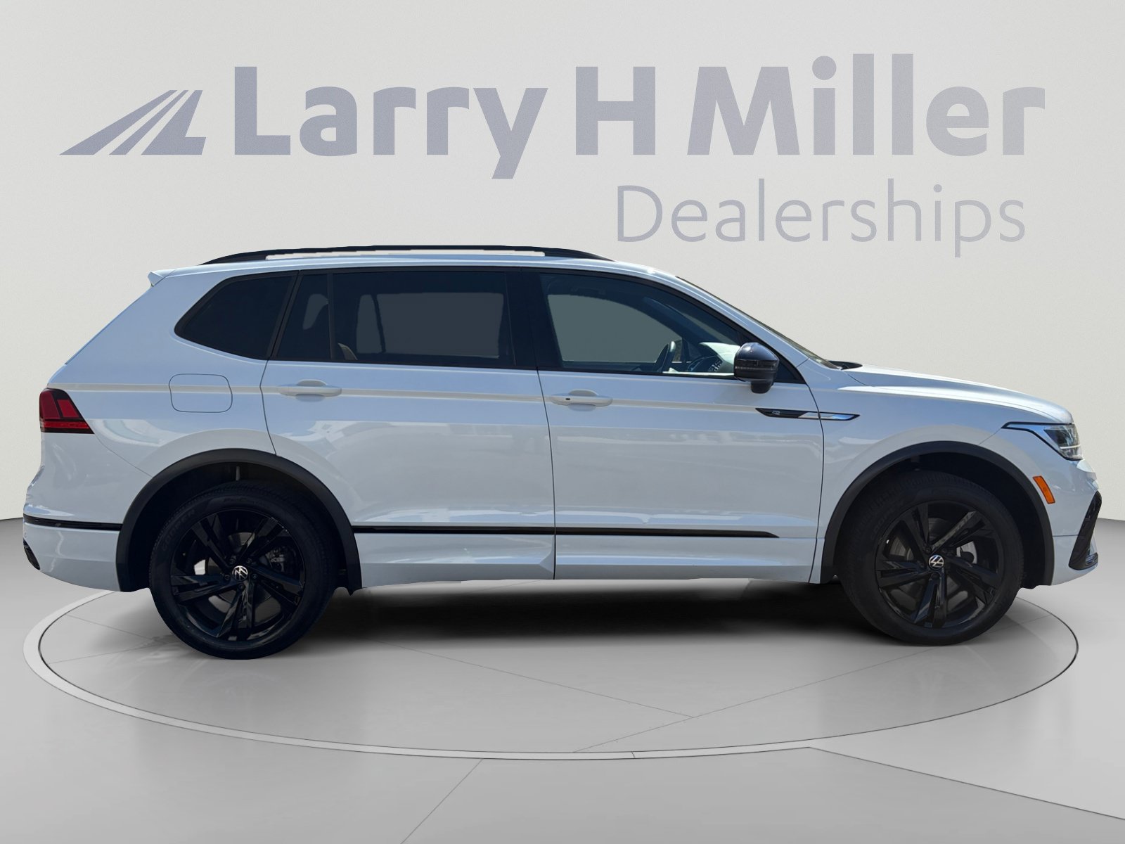 Used 2023 Volkswagen Tiguan SE R-Line AWD/4WD image 6