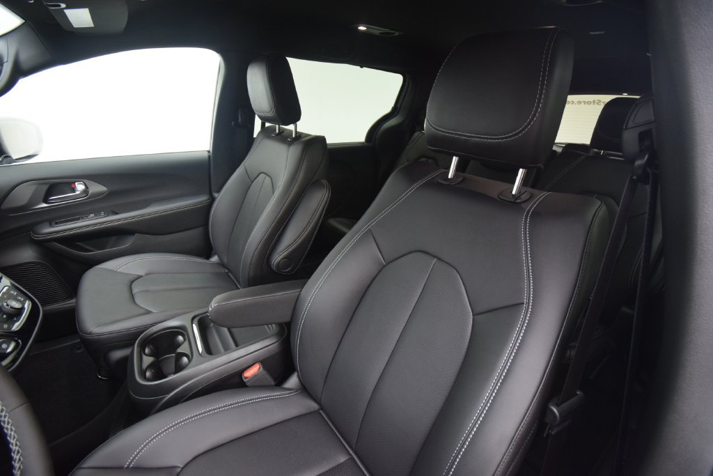 New 2027 Chrysler Pacifica Select FWD image 30