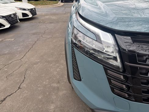 New 2026 Nissan Pathfinder Platinum image 10