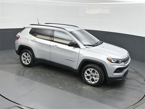 New 2026 Jeep Compass Latitude image 28