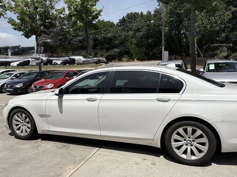 Used 2009 BMW 750Li RWD image 24