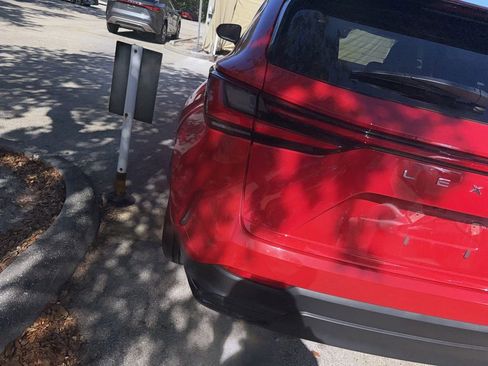 Used 2025 Lexus NX 250 FWD w/ Towing Package (2000 Lbs) image 7