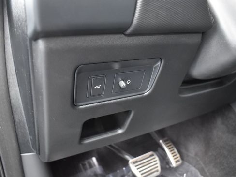 Used 2022 Land Rover Discovery HSE R-Dynamic image 10