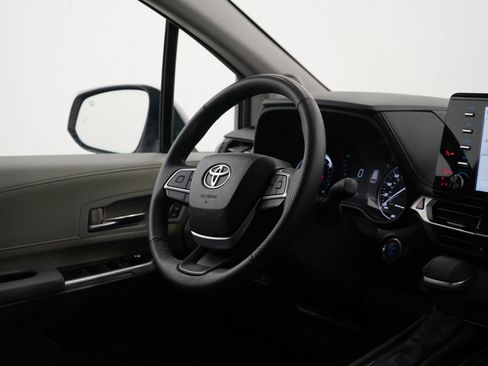 New 2024 Toyota Sienna Limited image 13
