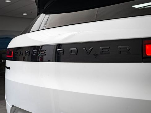 Used 2023 Land Rover Range Rover Sport SE Dynamic image 17