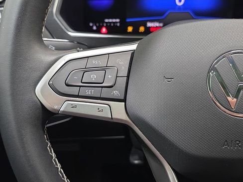 Used 2023 Volkswagen Tiguan SE w/ Panoramic Sunroof Package AWD/4WD image 16