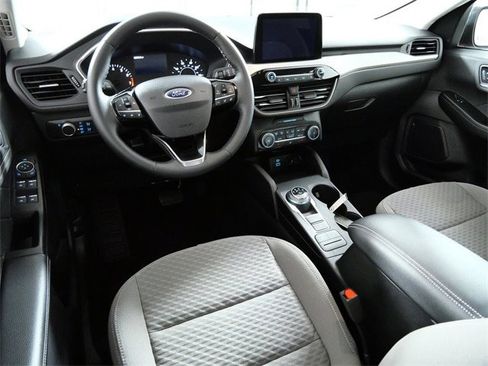 Certified 2022 Ford Escape SE w/ Cold Weather Package image 4