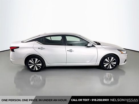 Used 2021 Nissan Altima 2.5 SV image 4
