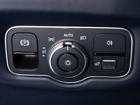 Used 2020 Aston Martin DBS Zagato image 37