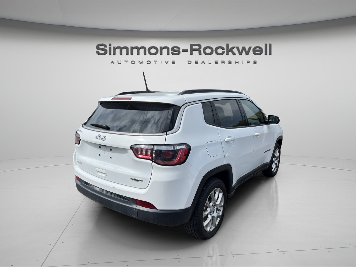 Used 2024 Jeep Compass Latitude AWD/4WD image 5