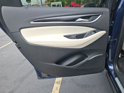 Used 2022 Buick Enclave Essence image 16