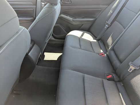 Used 2024 Nissan Altima 2.5 SV FWD image 11