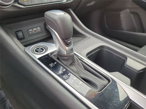Used 2024 Nissan Sentra SV FWD image 28