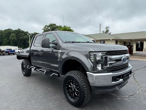 Used 2017 Ford F250 XL w/ Power Equipment Group AWD/4WD image 3