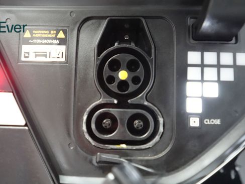 Used 2024 Hyundai Ioniq 5 Limited image 10