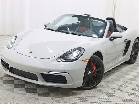 Used 2018 Porsche 718 Boxster S image 7