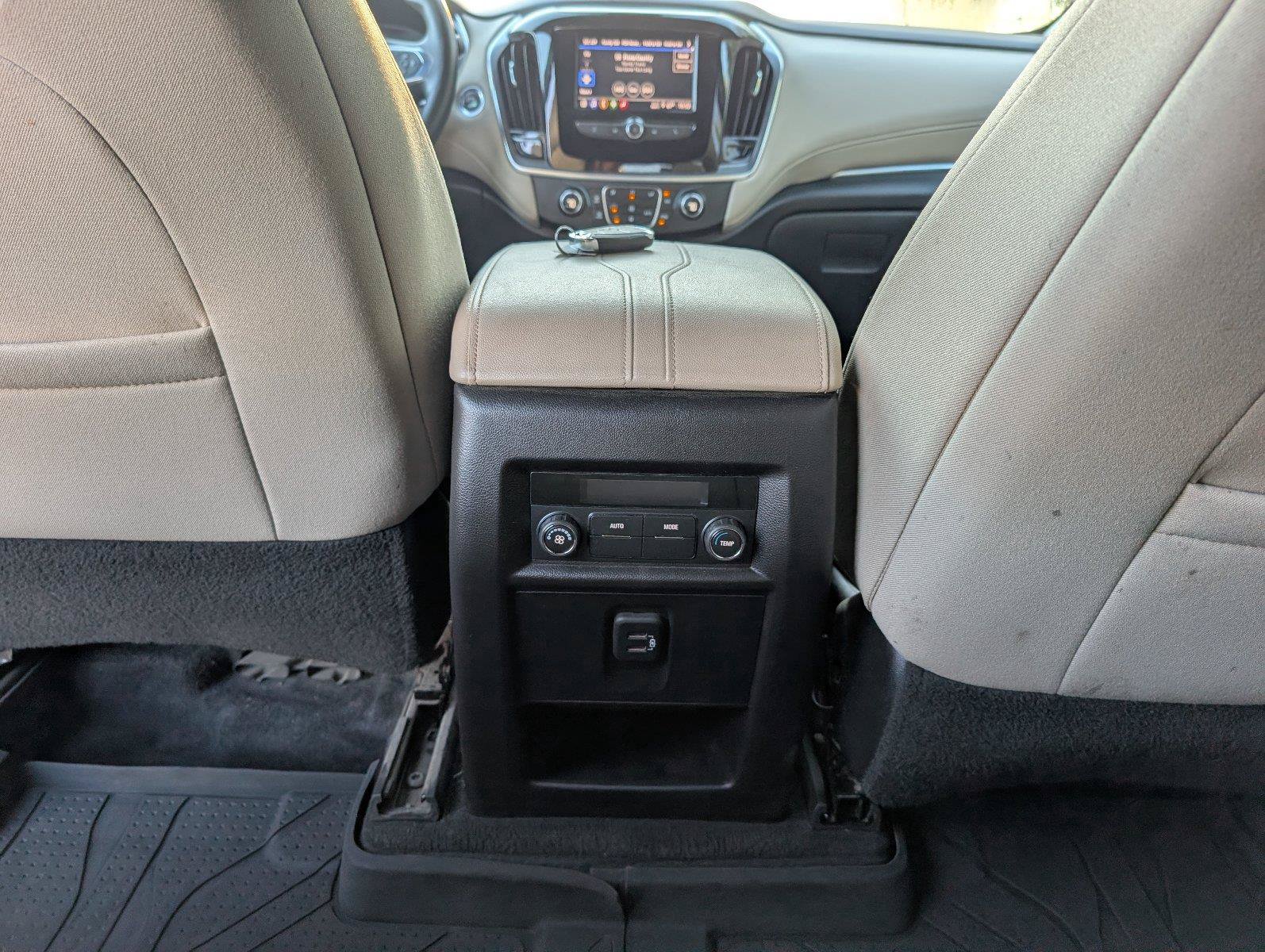 Used 2022 Chevrolet Traverse LS FWD image 33