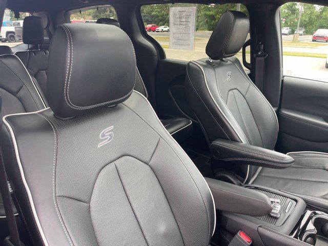 Used 2025 Chrysler Pacifica Limited FWD image 35